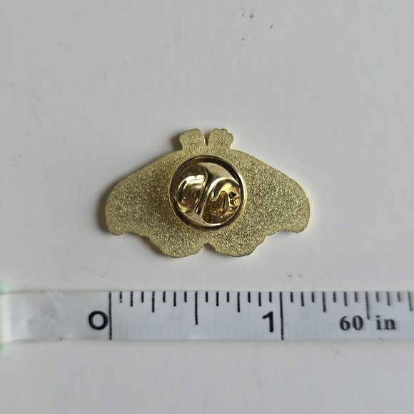 🌿 Flower Moth Pin - Picture 6 of 7
